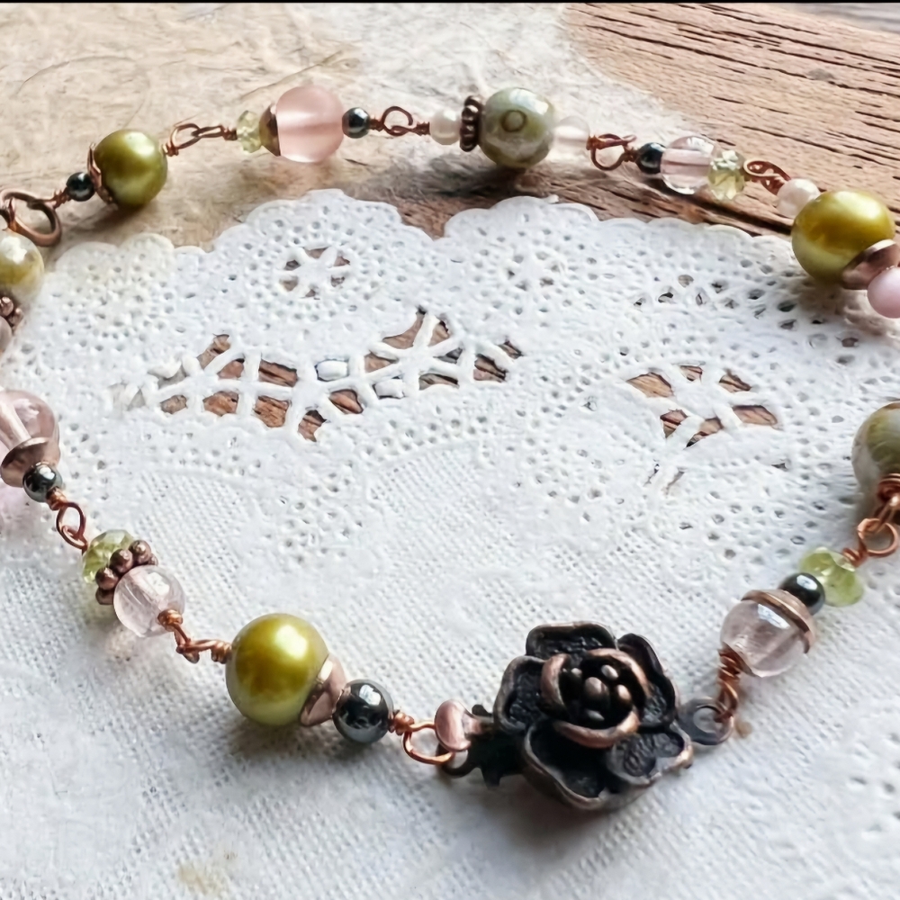 🩵Elegant Beaded Bracelet with Rose Clasp